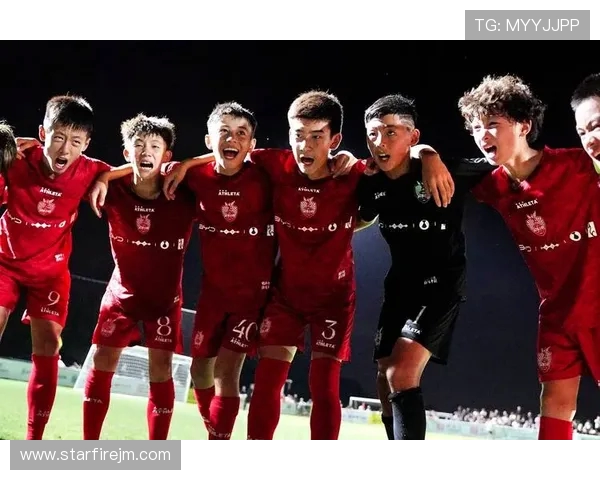 聚焦世界足球明星成长历程与辉煌荣耀激励新生力量探索未来征程路