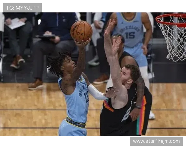 2017年季后赛灰熊与马刺激战回顾与精彩瞬间分析